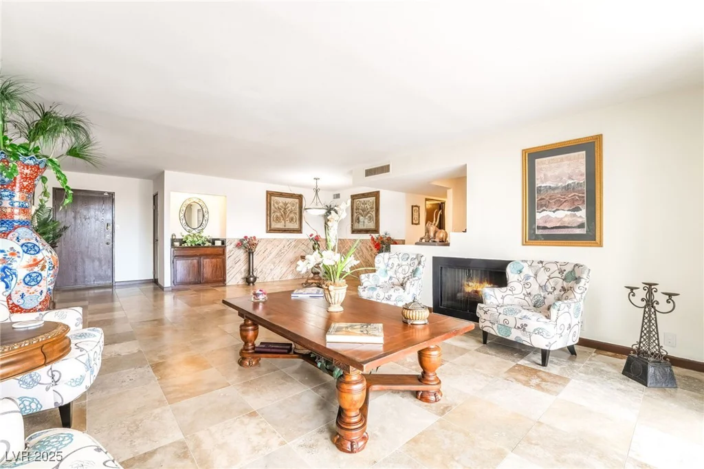 750 Royal Crest, Las Vegas, NV 89169