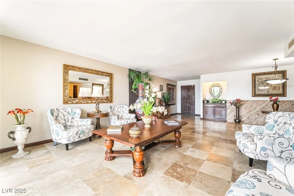 750 Royal Crest, Las Vegas, NV 89169