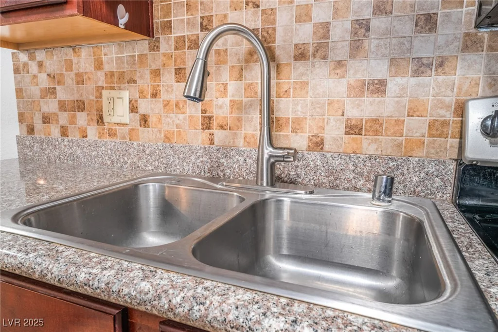 2451 Rainbow, Las Vegas, NV 89108