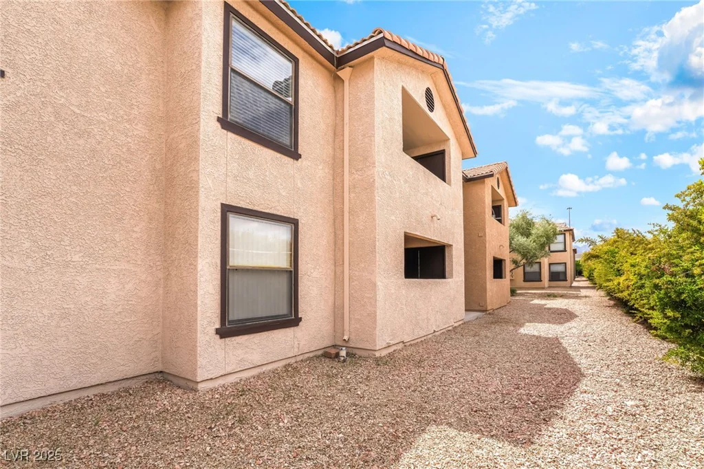 2451 Rainbow, Las Vegas, NV 89108