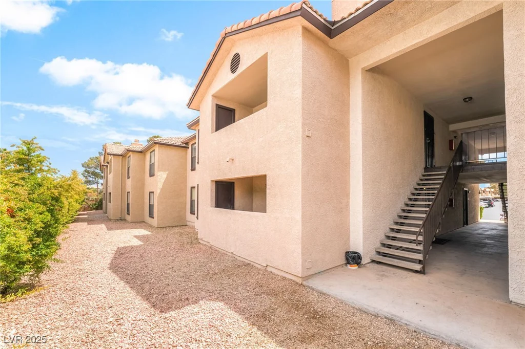 2451 Rainbow, Las Vegas, NV 89108