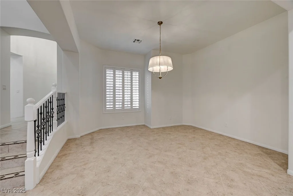 10530 Eagle Nest, Las Vegas, NV 89141