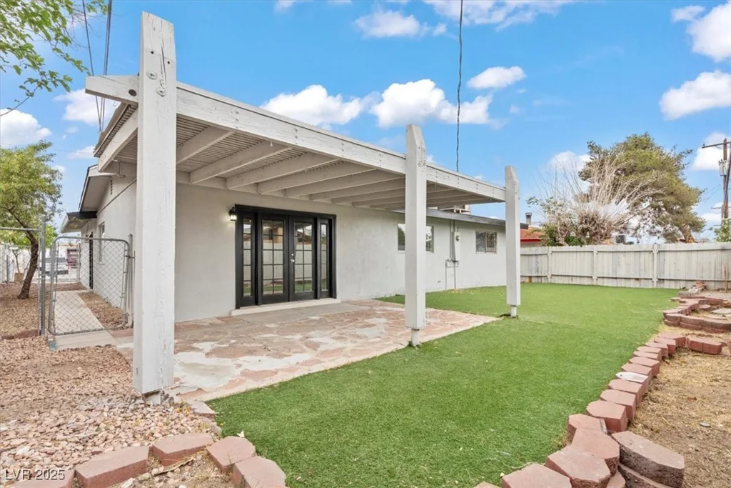 6437 Burgundy, Las Vegas, NV 89107