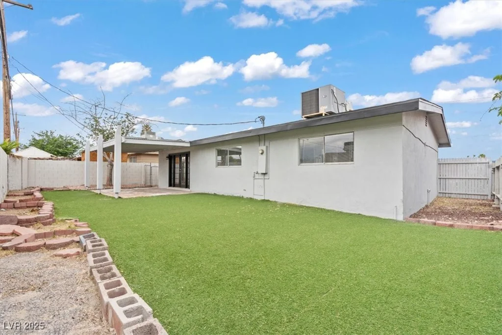 6437 Burgundy, Las Vegas, NV 89107