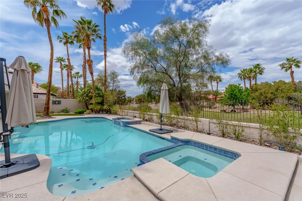72 Innisbrook, Las Vegas, NV 89113