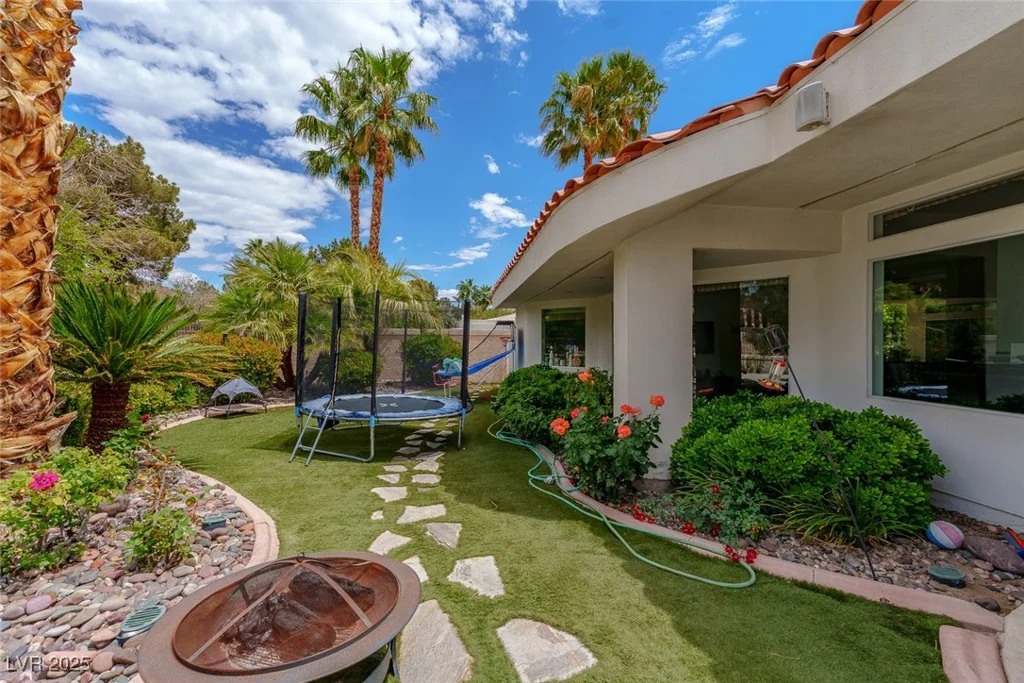 72 Innisbrook, Las Vegas, NV 89113