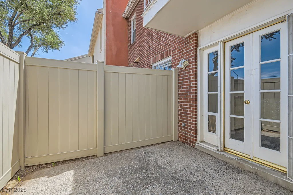 1034 Tam O Shanter, Las Vegas, NV 89109