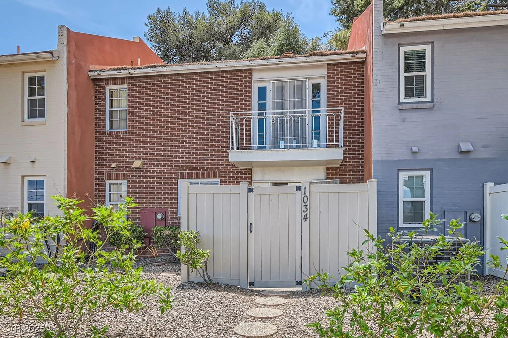 1034 Tam O Shanter, Las Vegas, NV 89109
