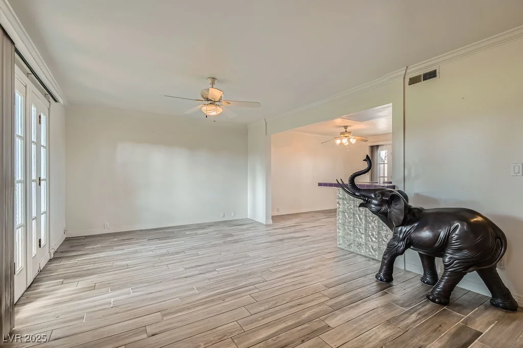 1034 Tam O Shanter, Las Vegas, NV 89109