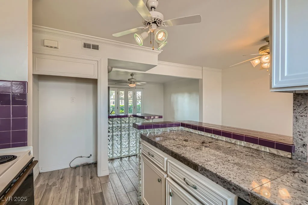 1034 Tam O Shanter, Las Vegas, NV 89109