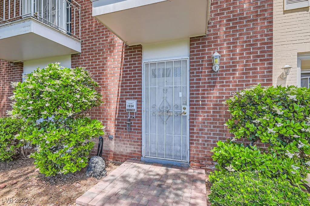 1034 Tam O Shanter, Las Vegas, NV 89109