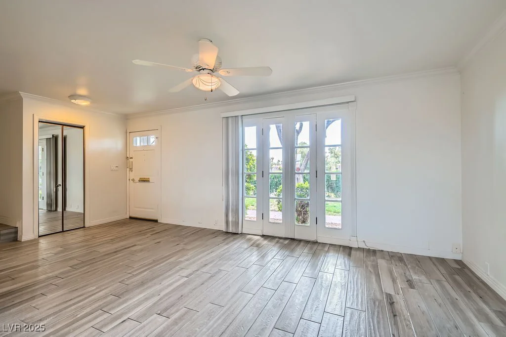 1034 Tam O Shanter, Las Vegas, NV 89109