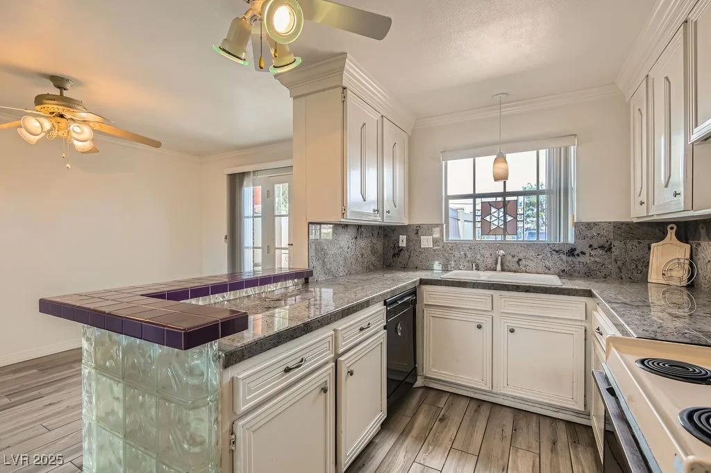 1034 Tam O Shanter, Las Vegas, NV 89109