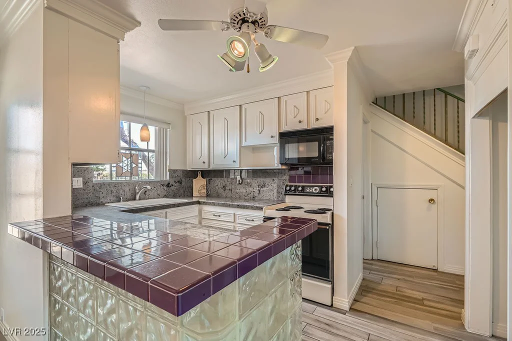 1034 Tam O Shanter, Las Vegas, NV 89109