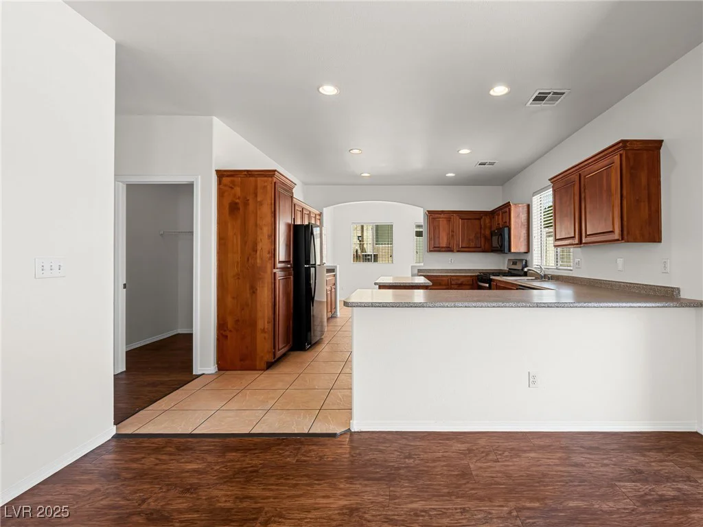 16 Goldleaf Falls, North Las Vegas, NV 89031