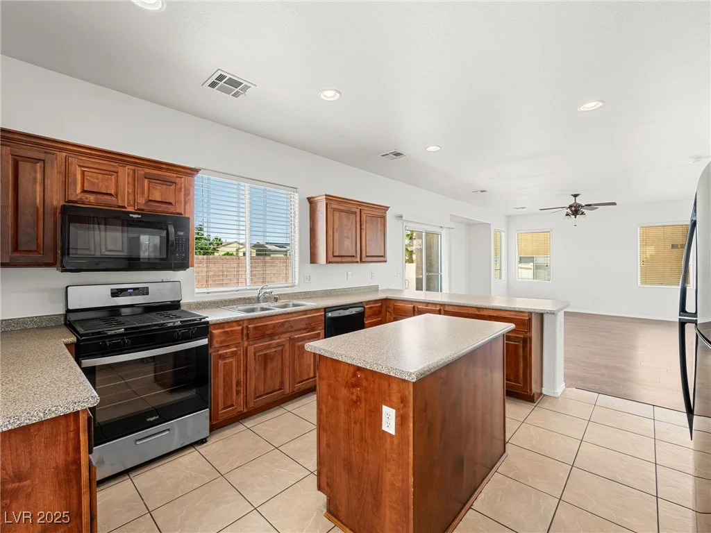 16 Goldleaf Falls, North Las Vegas, NV 89031