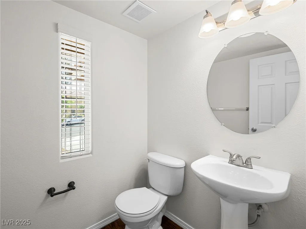 16 Goldleaf Falls, North Las Vegas, NV 89031
