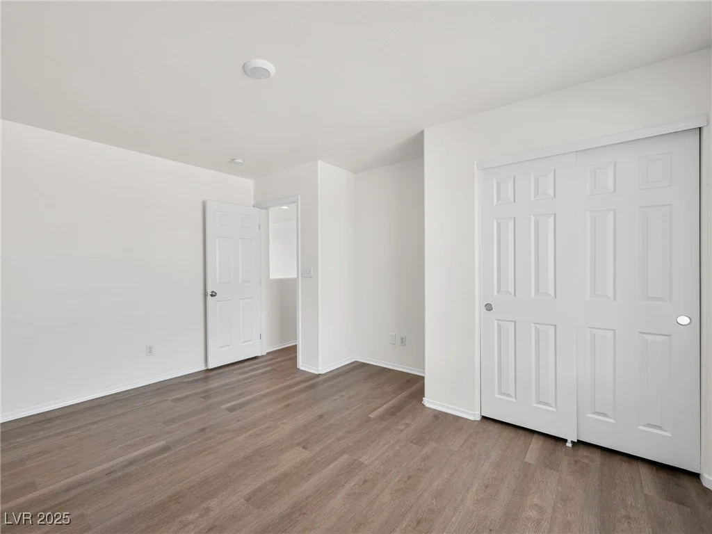 16 Goldleaf Falls, North Las Vegas, NV 89031