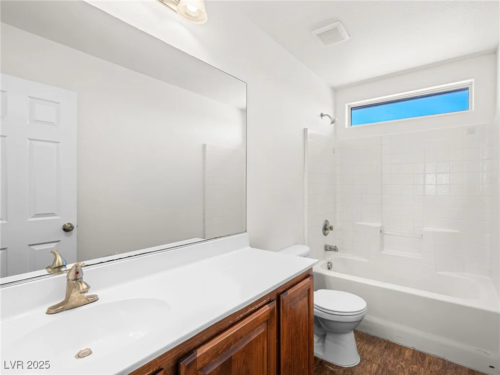 16 Goldleaf Falls, North Las Vegas, NV 89031