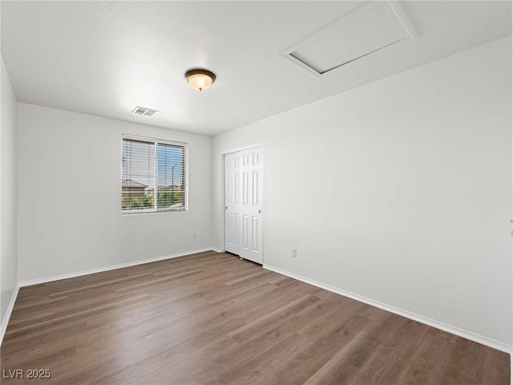 16 Goldleaf Falls, North Las Vegas, NV 89031