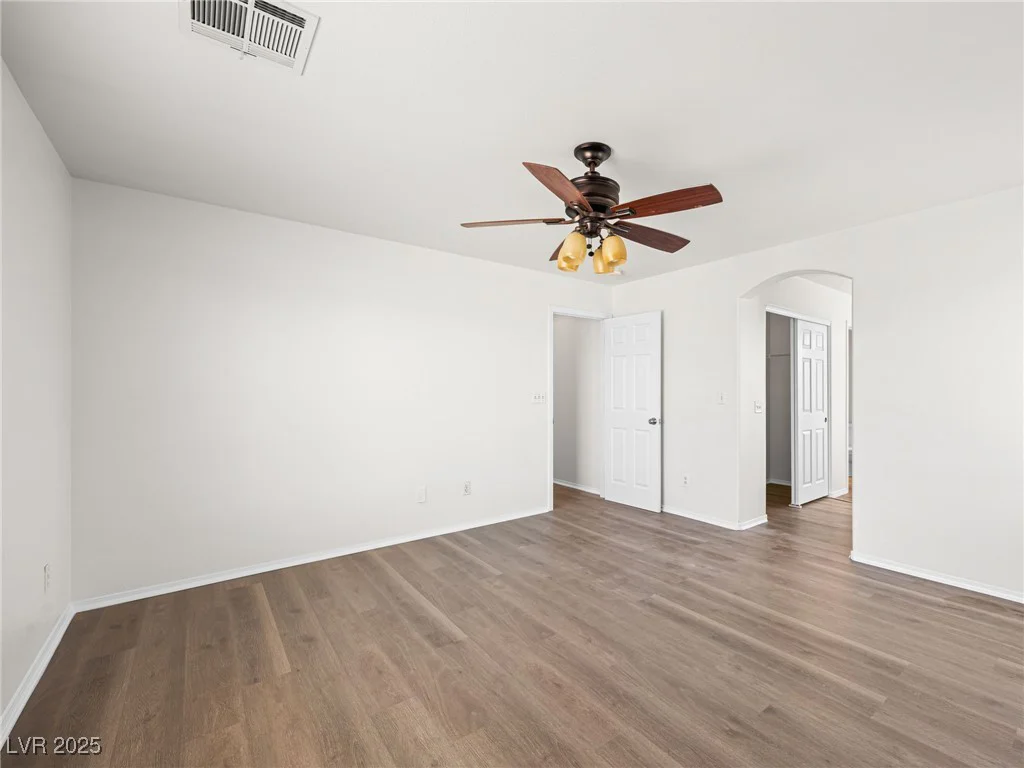 16 Goldleaf Falls, North Las Vegas, NV 89031