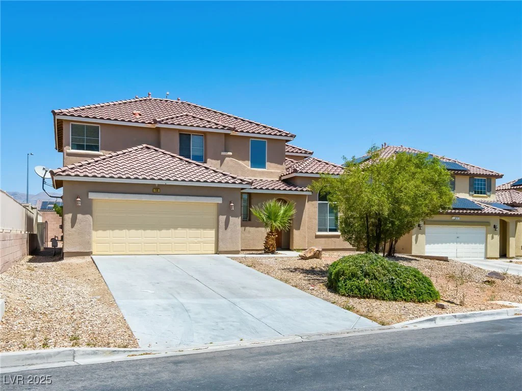 16 Goldleaf Falls, North Las Vegas, NV 89031