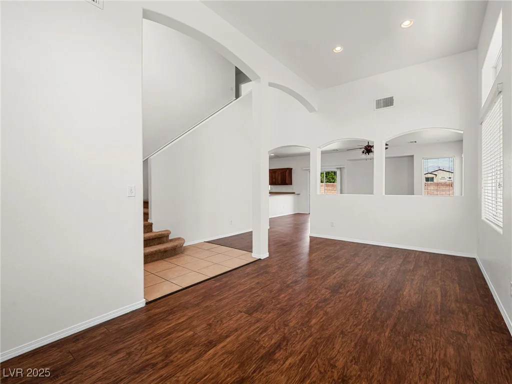 16 Goldleaf Falls, North Las Vegas, NV 89031
