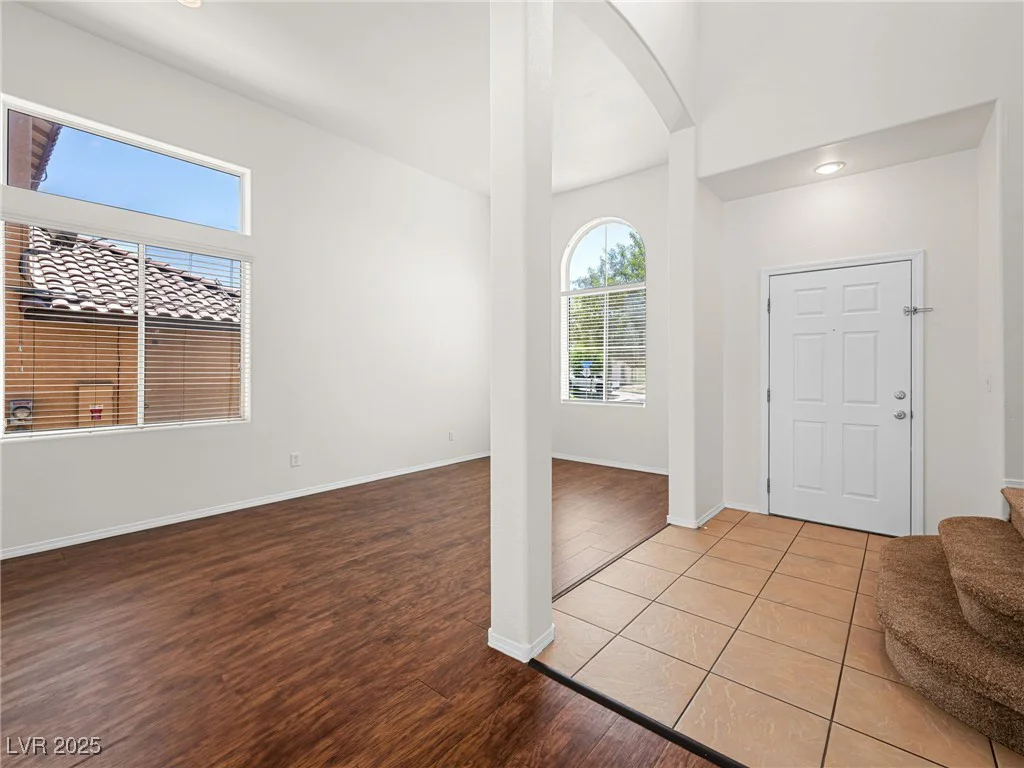 16 Goldleaf Falls, North Las Vegas, NV 89031