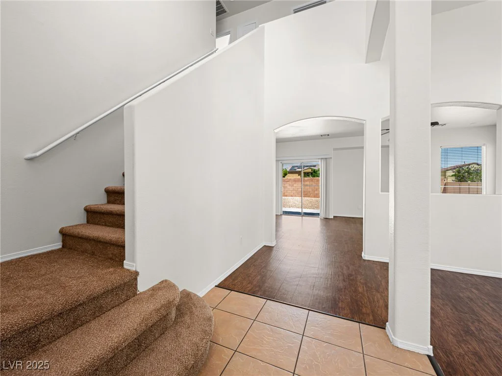 16 Goldleaf Falls, North Las Vegas, NV 89031