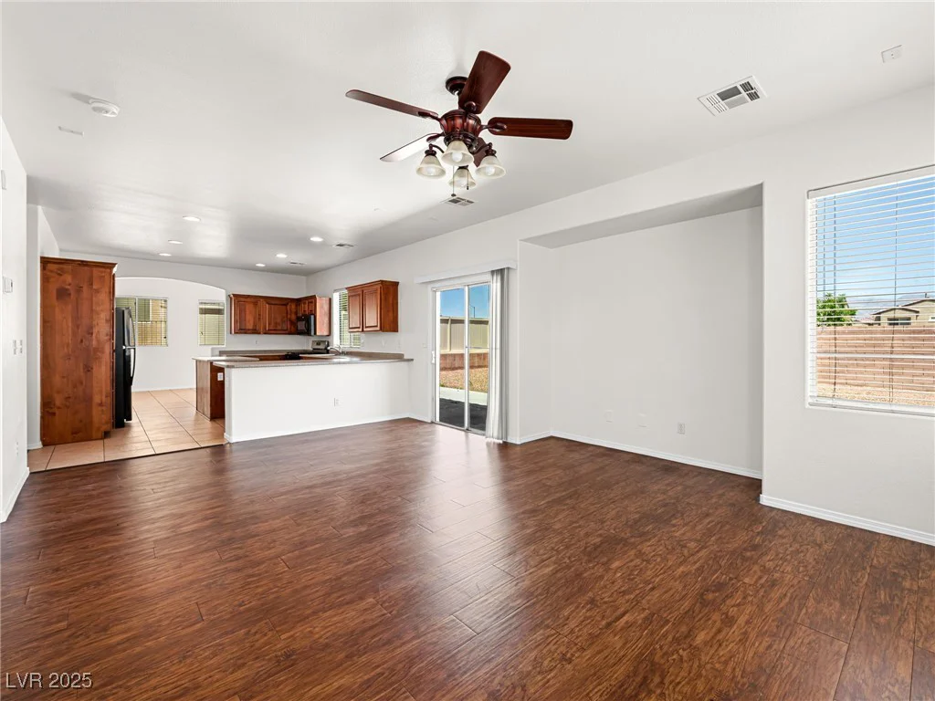 16 Goldleaf Falls, North Las Vegas, NV 89031