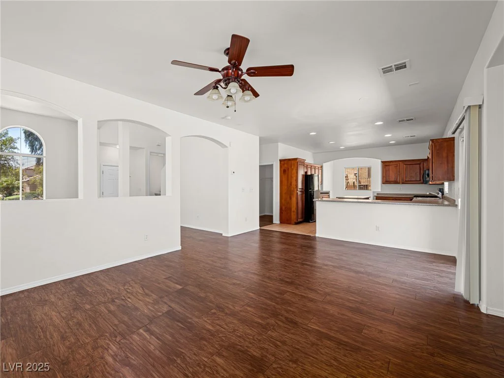 16 Goldleaf Falls, North Las Vegas, NV 89031