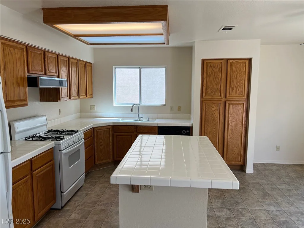 1249 Lucia, Las Vegas, NV 89128