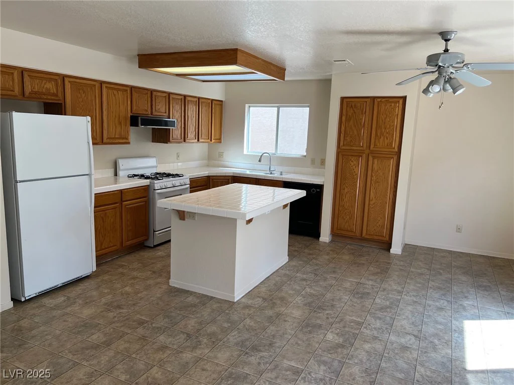 1249 Lucia, Las Vegas, NV 89128