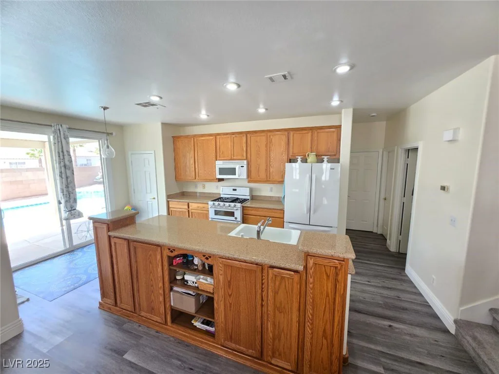 10071 Lemon Valley, Las Vegas, NV 89147