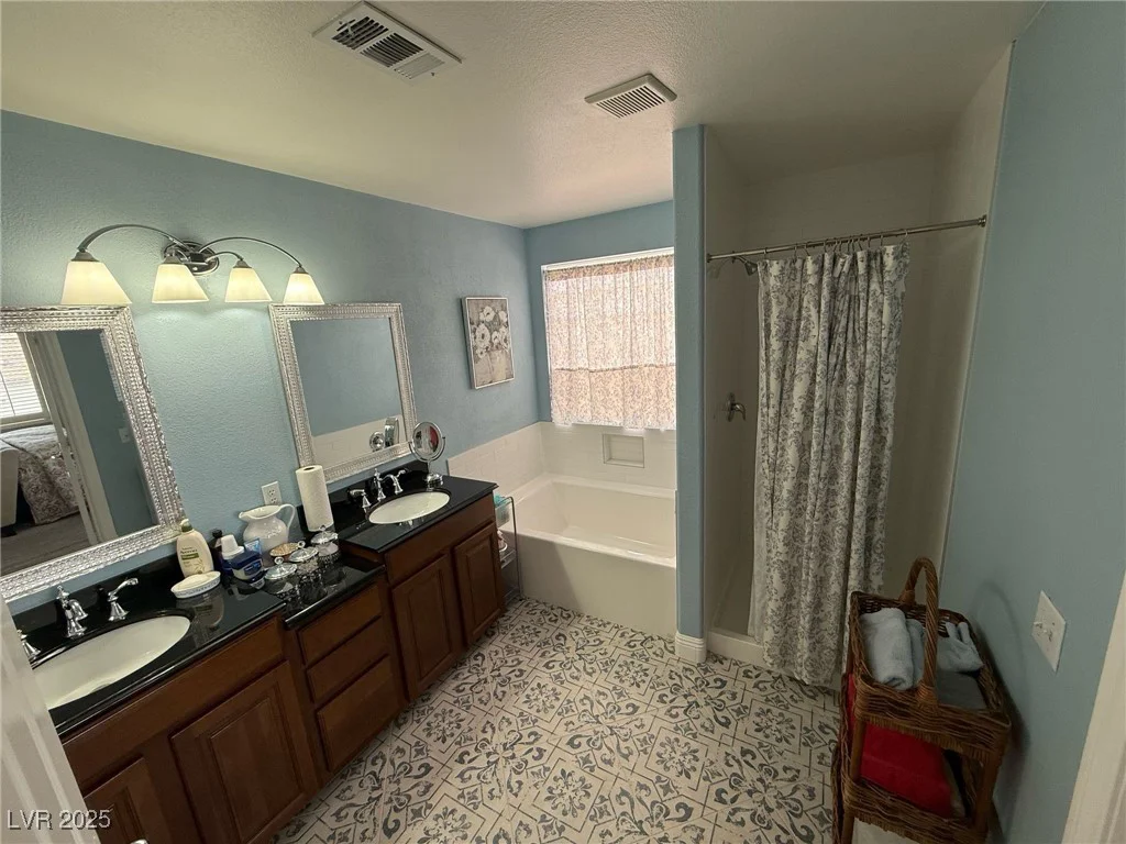 10071 Lemon Valley, Las Vegas, NV 89147