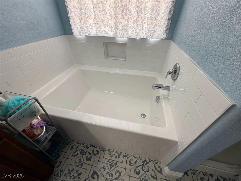10071 Lemon Valley, Las Vegas, NV 89147