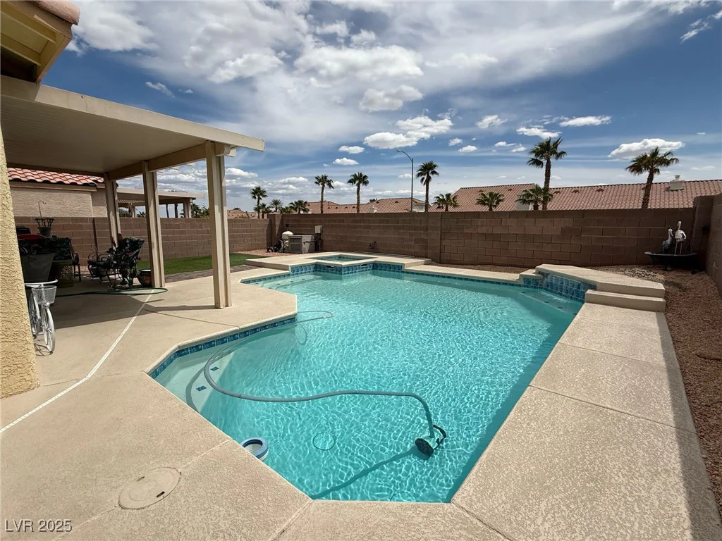 10071 Lemon Valley, Las Vegas, NV 89147