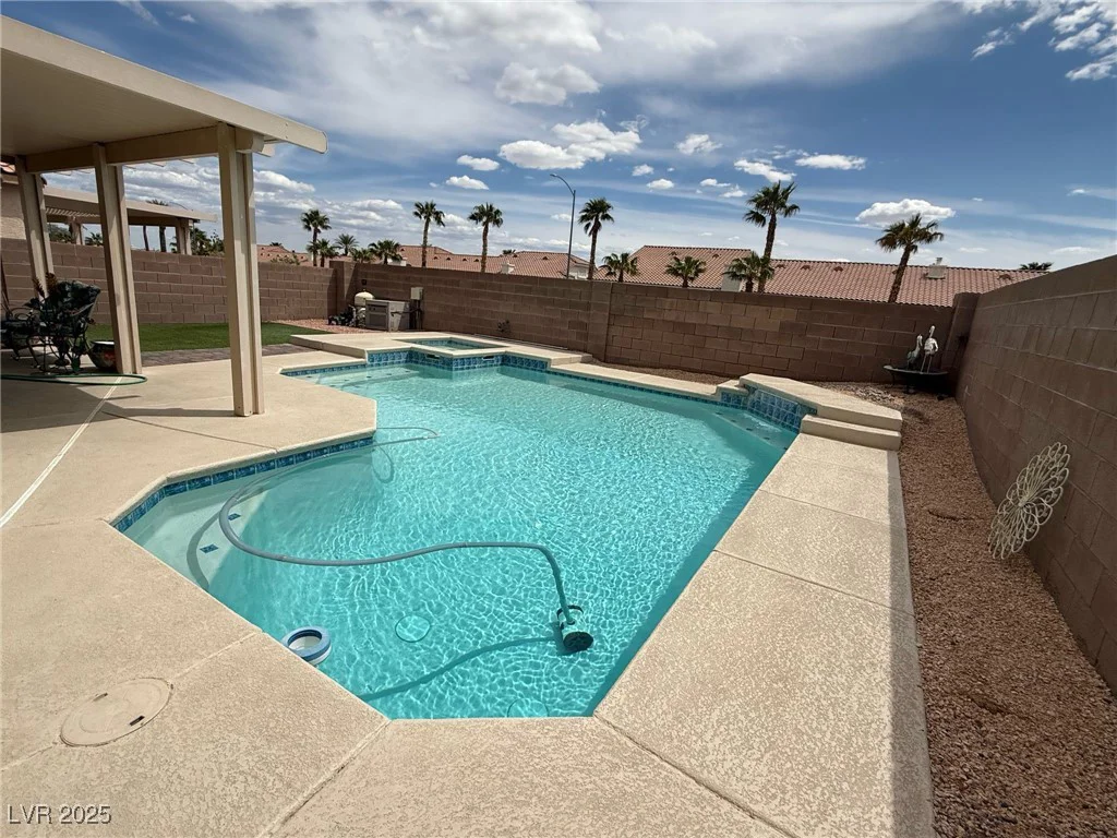10071 Lemon Valley, Las Vegas, NV 89147