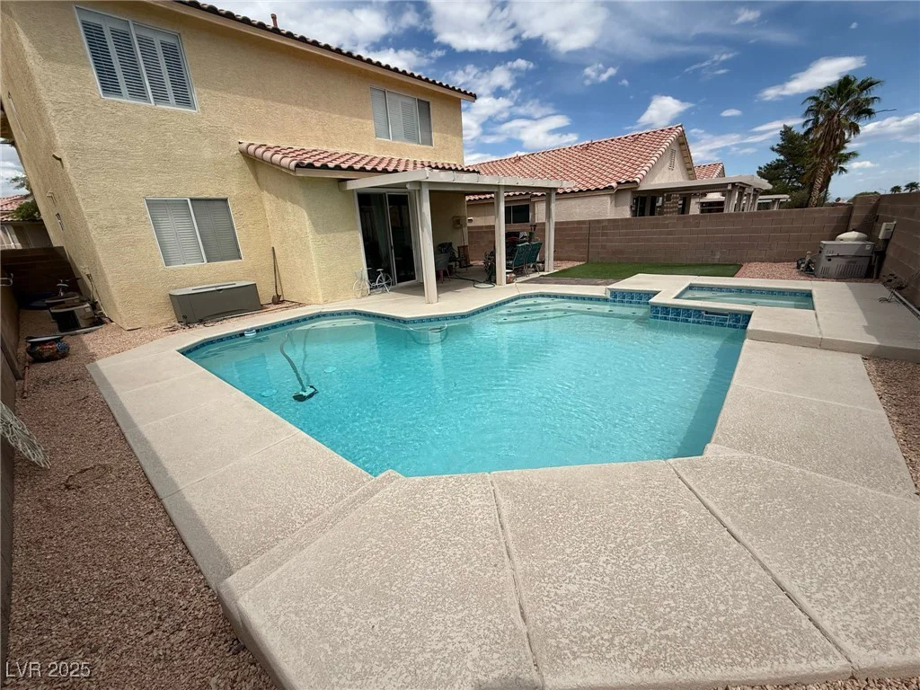 10071 Lemon Valley, Las Vegas, NV 89147