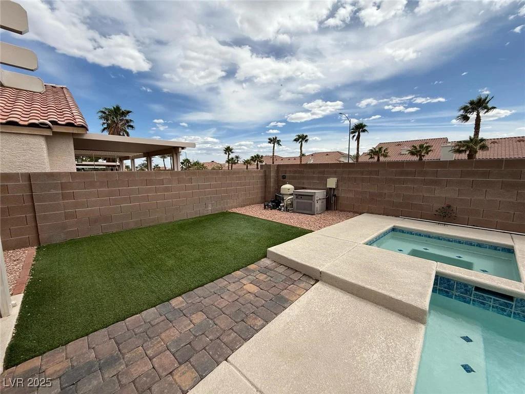 10071 Lemon Valley, Las Vegas, NV 89147