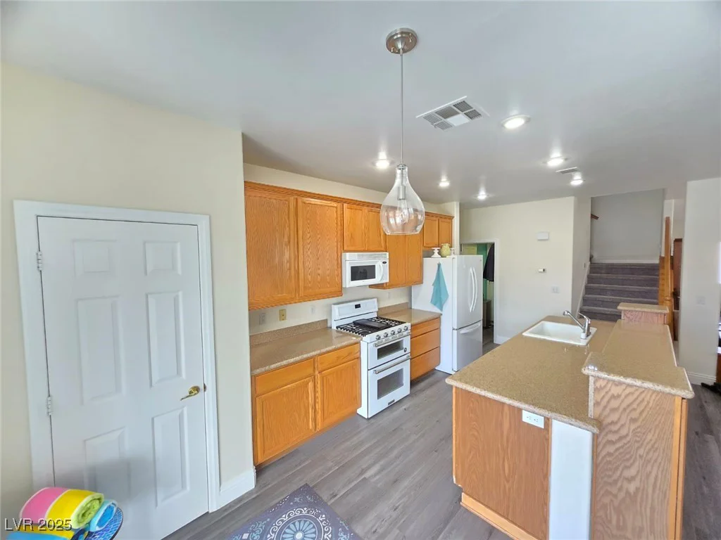 10071 Lemon Valley, Las Vegas, NV 89147