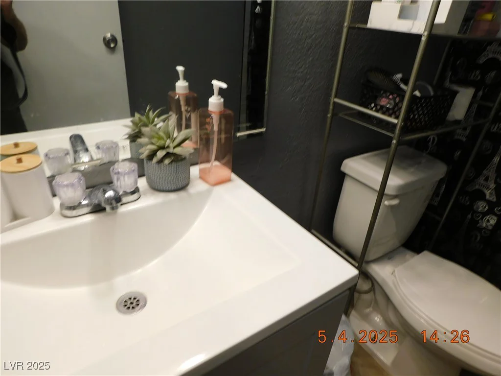 4663 Sand Creek, Las Vegas, NV 89103