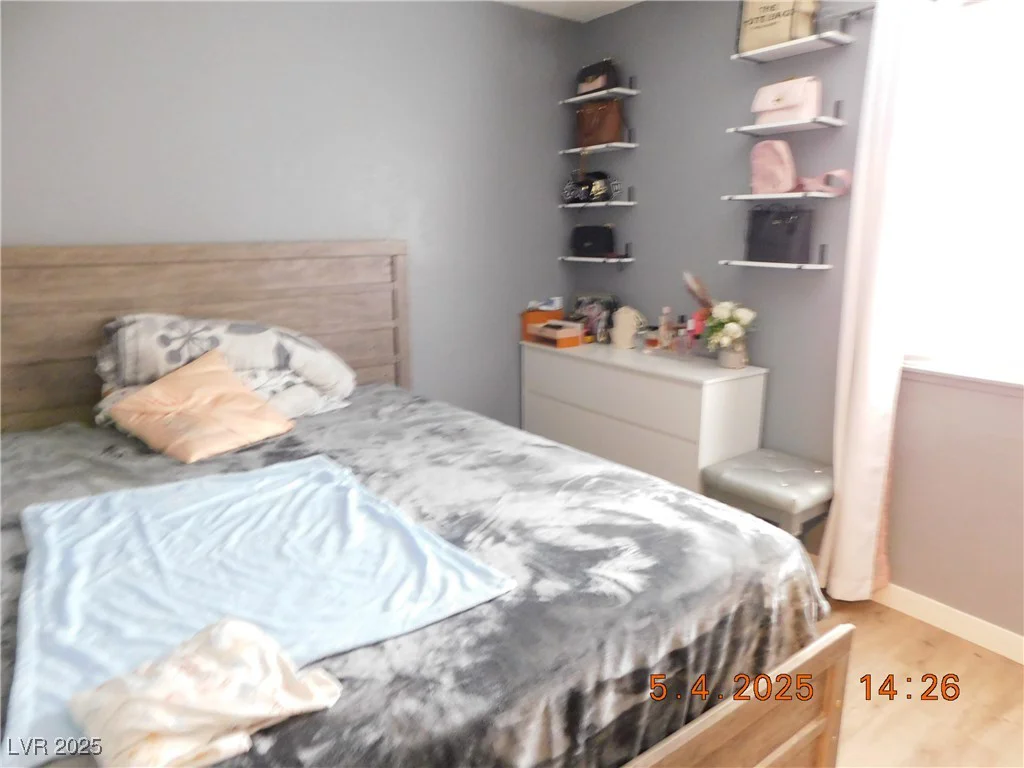 4663 Sand Creek, Las Vegas, NV 89103