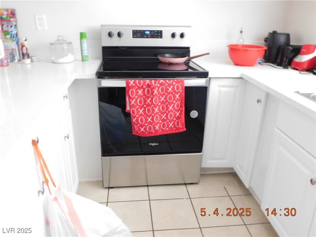 4663 Sand Creek, Las Vegas, NV 89103