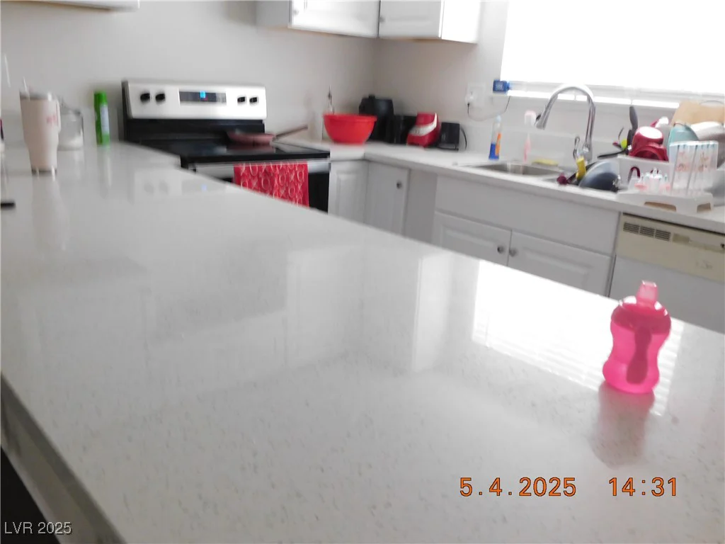 4663 Sand Creek, Las Vegas, NV 89103