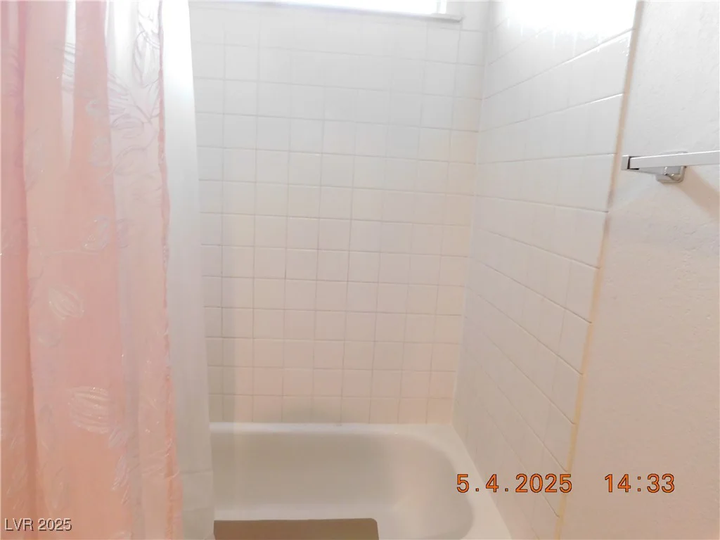 4663 Sand Creek, Las Vegas, NV 89103