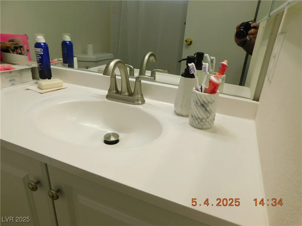 4663 Sand Creek, Las Vegas, NV 89103