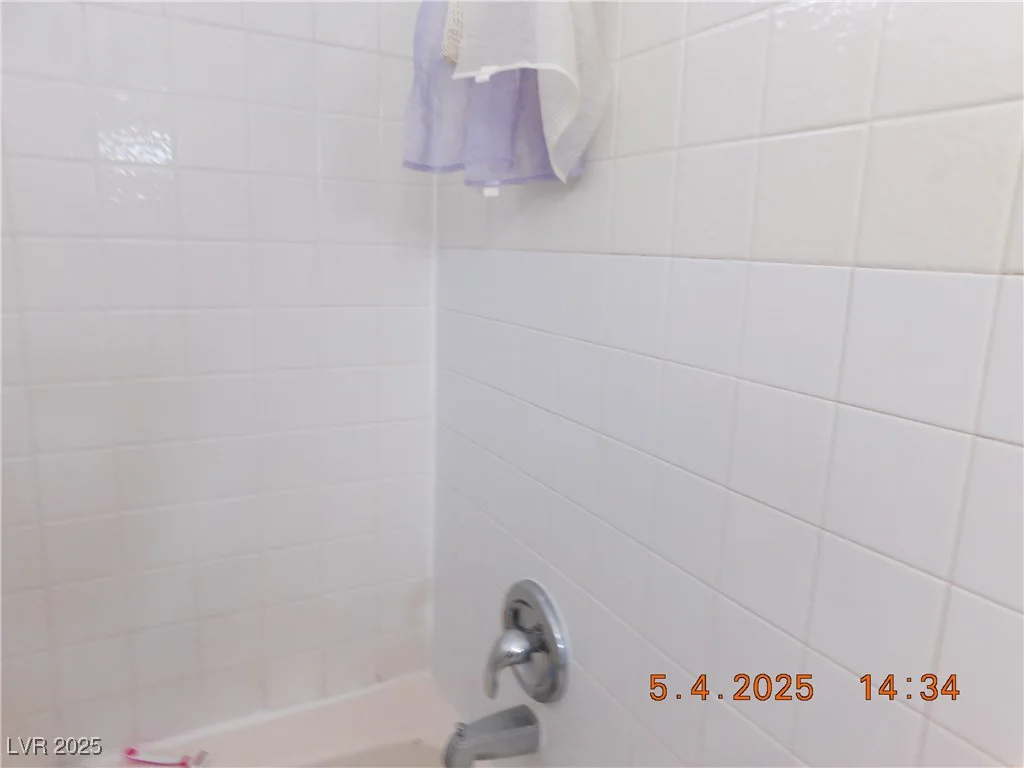 4663 Sand Creek, Las Vegas, NV 89103
