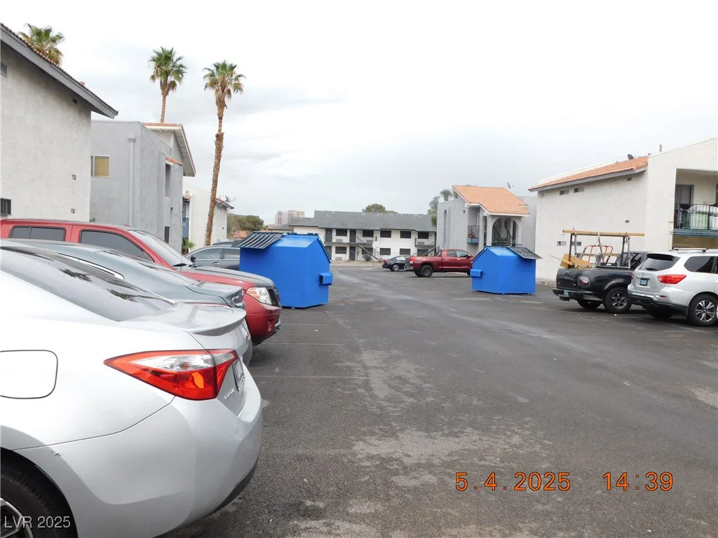 4663 Sand Creek, Las Vegas, NV 89103