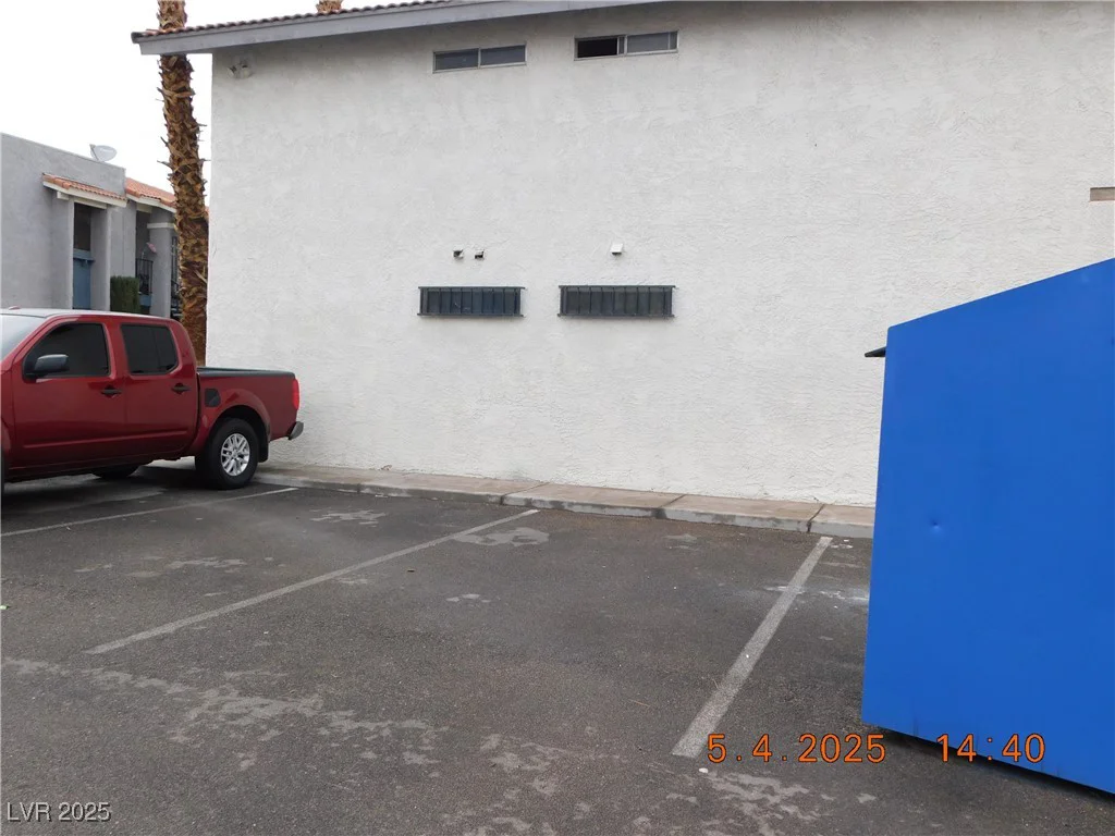 4663 Sand Creek, Las Vegas, NV 89103